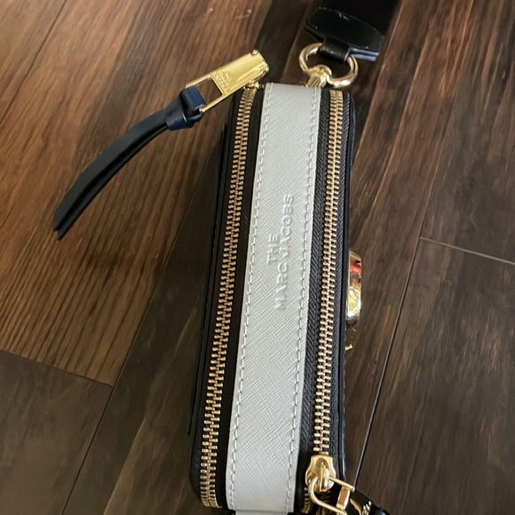 Gorgeous "The Marc Jacob's" Crossbody Bag.  NWOT - Picture 3 of 16